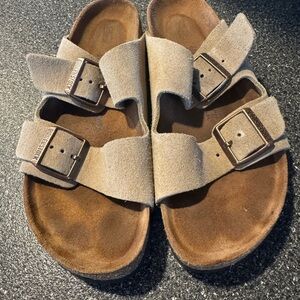 Birkenstock Arizona Sandals - Tan Suede